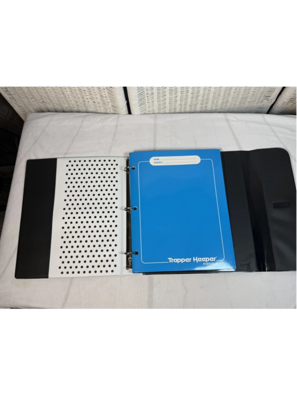 Trapper Keeper 2021 Portfolio Letter 3-Ring Binder Geometric 3D Shapes 2 Folders